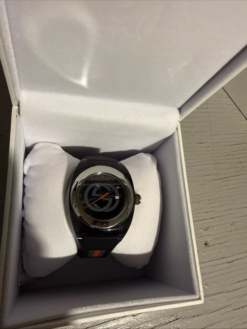 Gucci Black Watch with Red and Green Signature Stripe - Picture 4 of 7